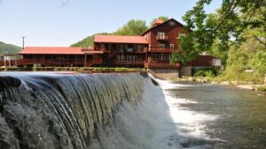 10 Affordable Towns To Retire In The Blue Ridge Mountains